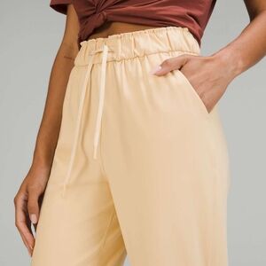 Lululemon Stretch High Rise Pant in Prosecco size 4